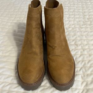 Rock & Candy Lug Sole Chelsea Boot *new without tags*